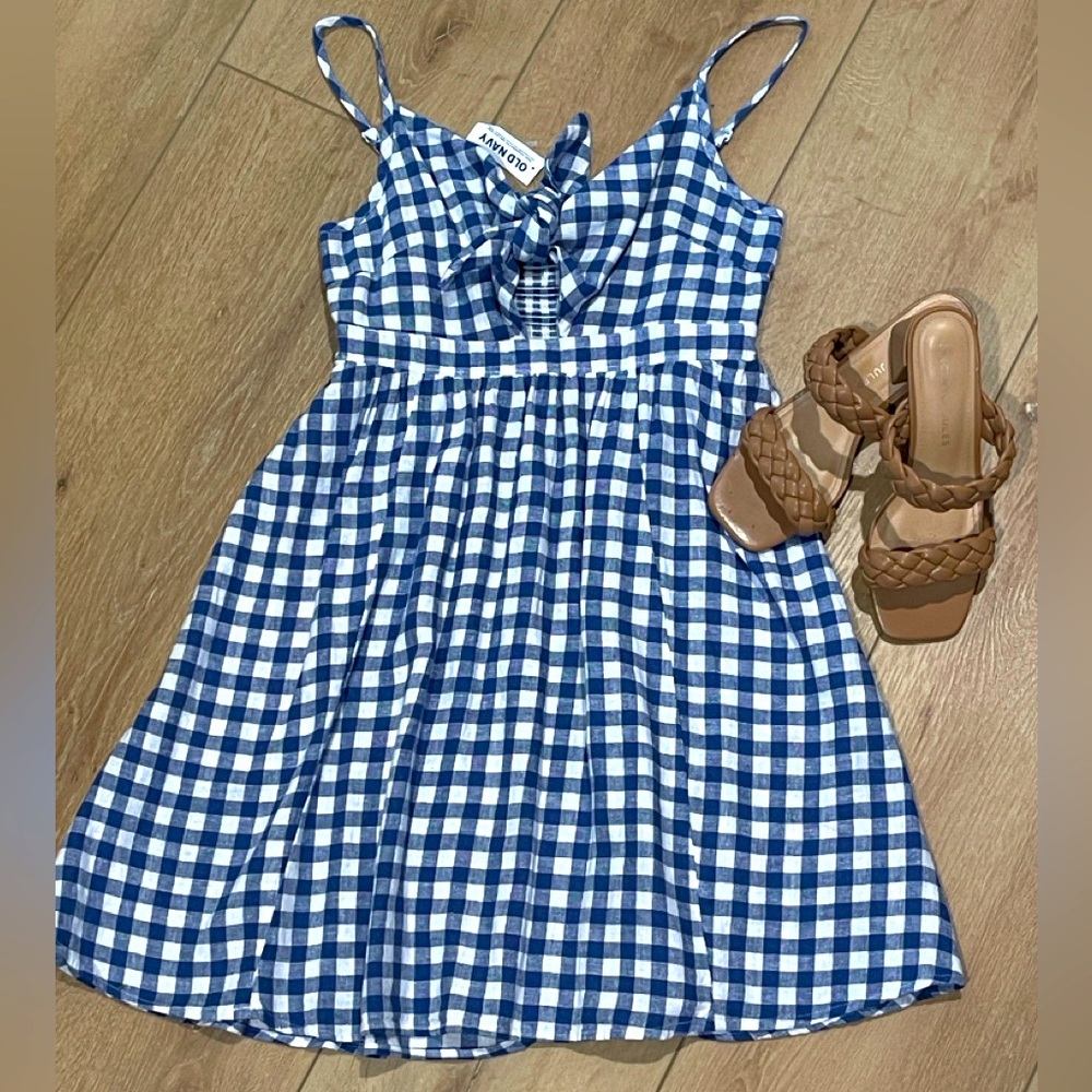 New Old Navy Peek Hole Sundress ☀️